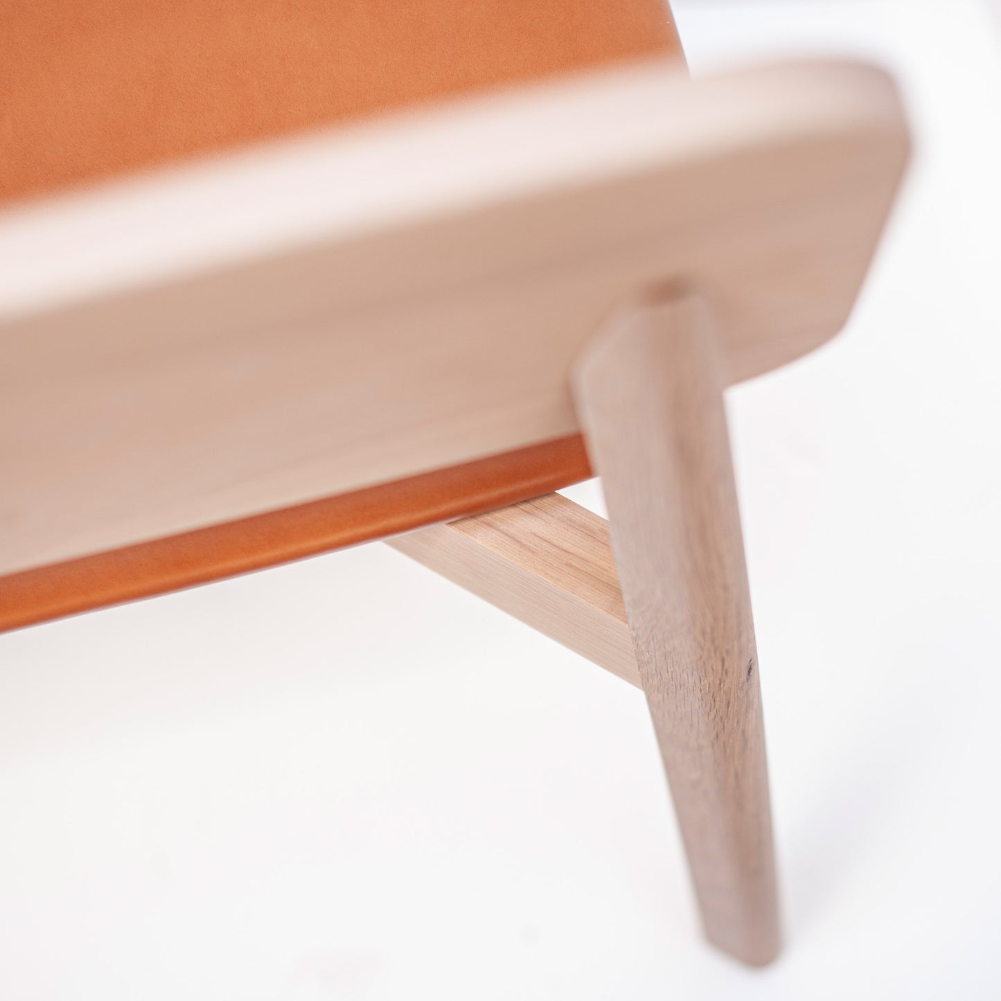 Muhuhu bench | Solid American Oak Whitewash w/ Tan Leather Seat (In Stock)